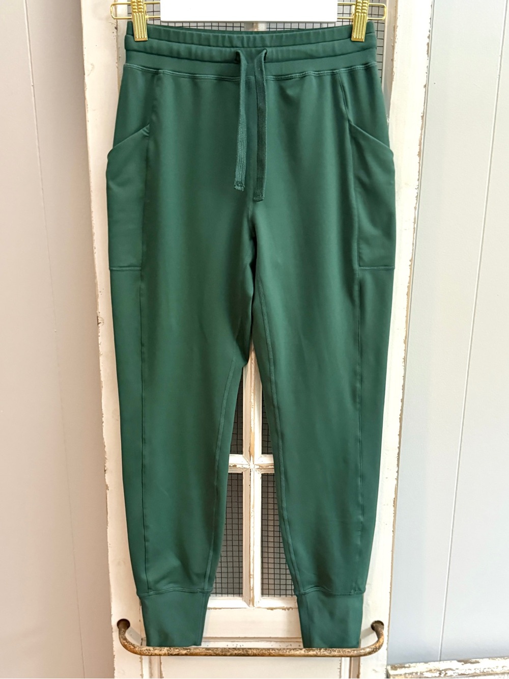Fabletics On-Call Scrub Jogger Pants